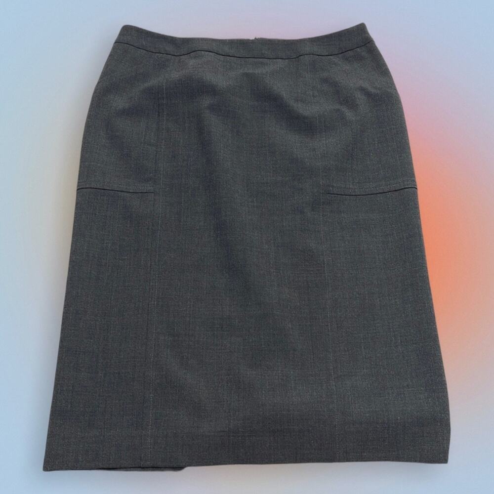 BODY BY VICTORIA Women’s 4 Gray Skirt